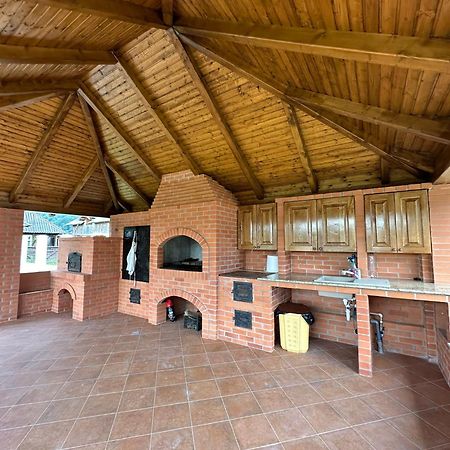 Casa Dacului Hotell Petrova Exteriör bild