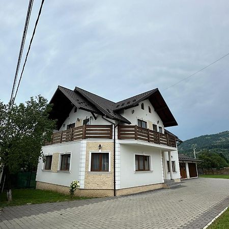 Casa Dacului Hotell Petrova Exteriör bild