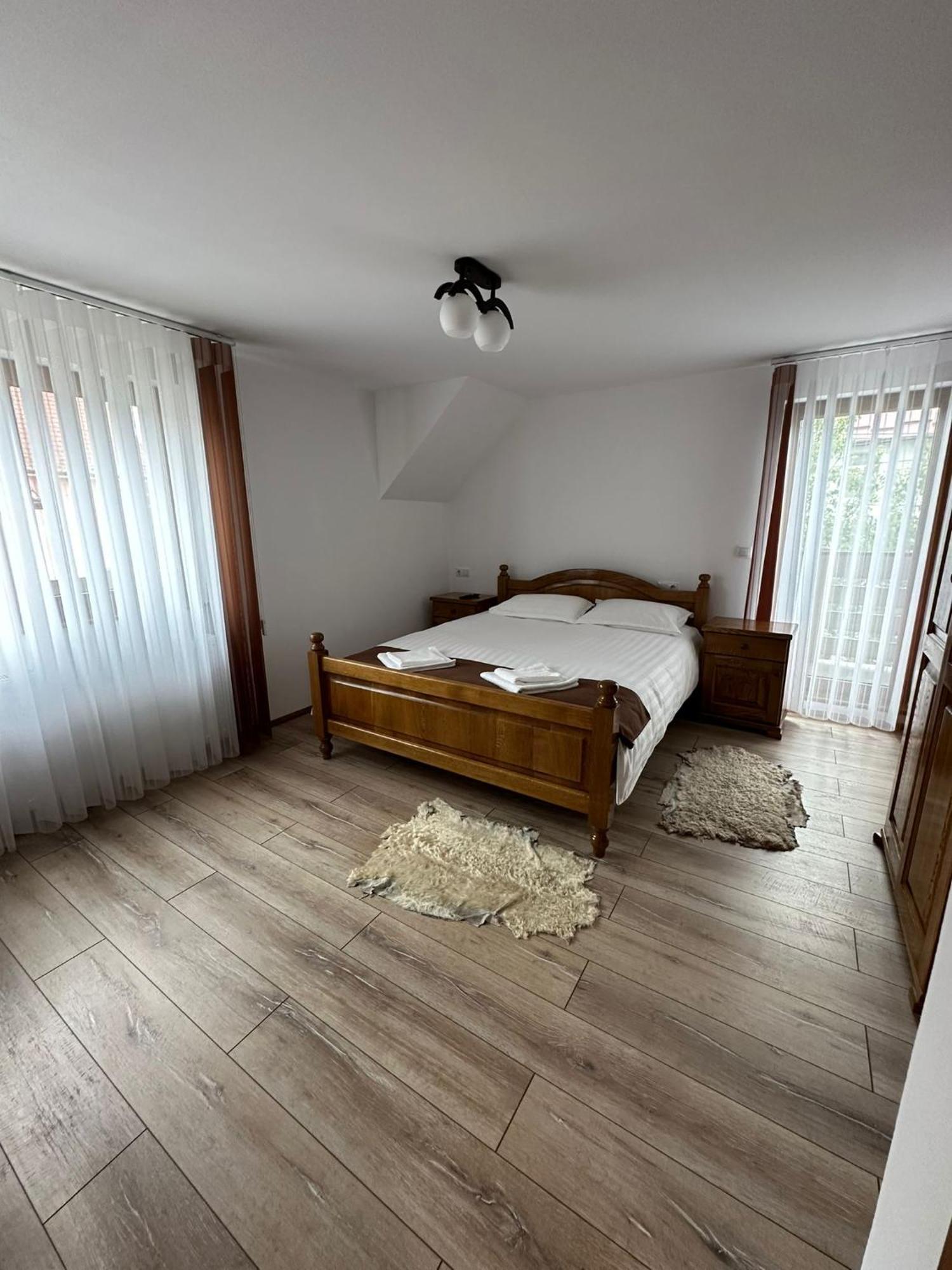 Casa Dacului Hotell Petrova Exteriör bild