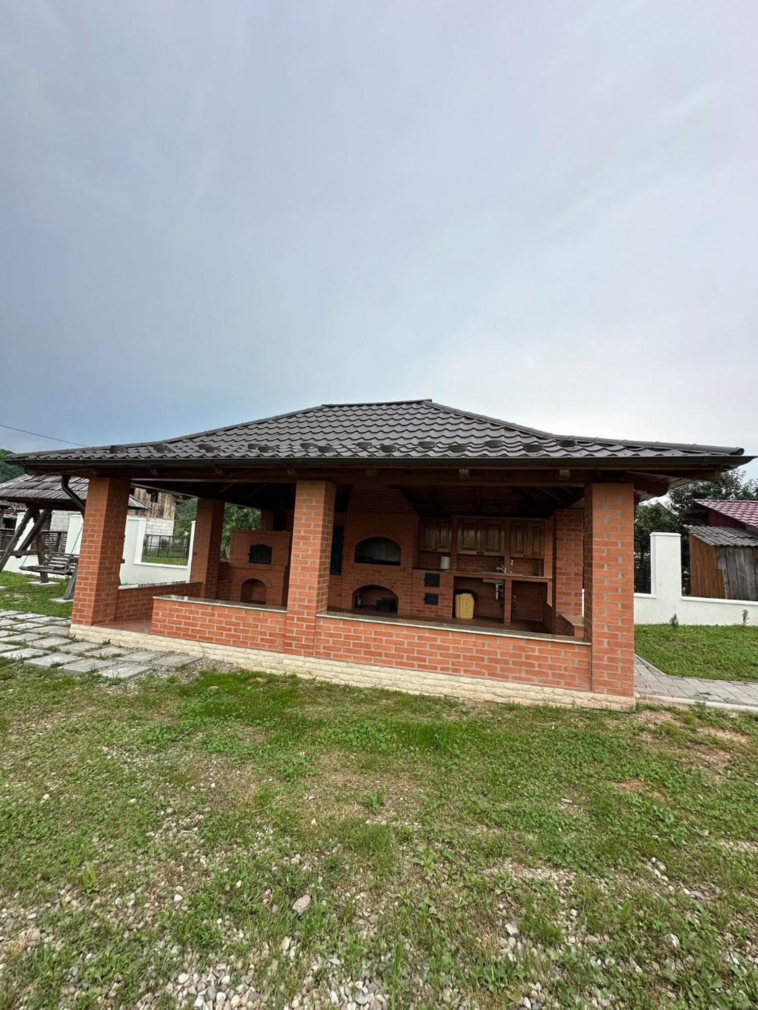 Casa Dacului Hotell Petrova Exteriör bild